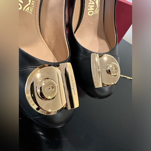Salvatore Ferragamo NWT Luxury Classic Chic RARE Authentic Fiamma Black Pumps - Picture 13 of 17